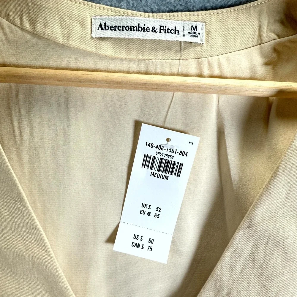 Abercrombie & Fitch Vest Women's Medium Cream‎ V-Neck Sleeveless Button-Front - Picture 3 of 9